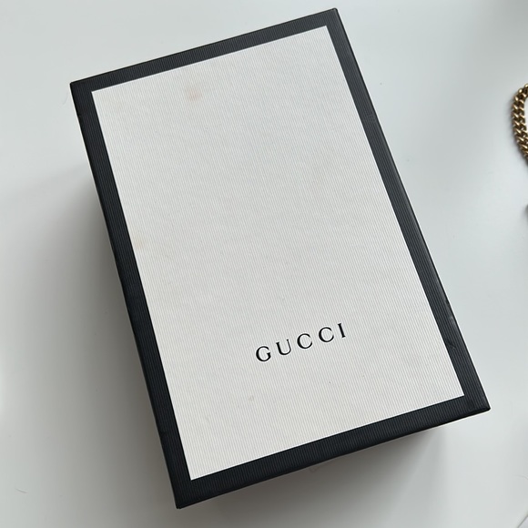 Gucci Vintage Effect GG Marmont Mini Wallet on Chain - Picture 6 of 8